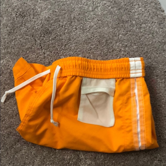 Nike women’s shorts, with draw string and pocket - Picture 6 of 6